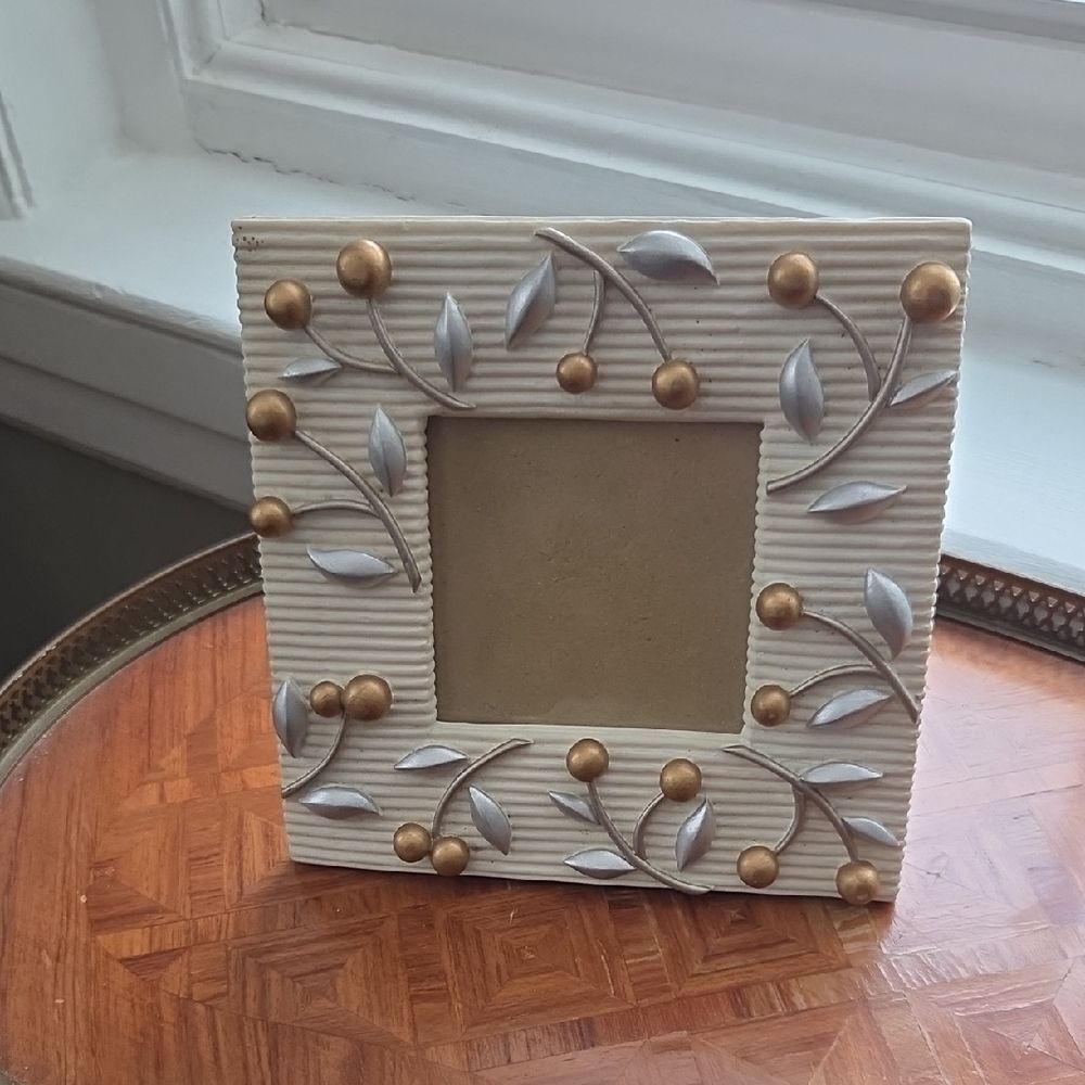 Elegant Cream and Gold Photo Frame